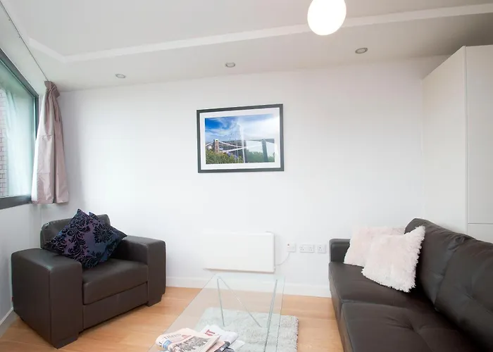 Cleyro Serviced Apartments - Finzels Reach